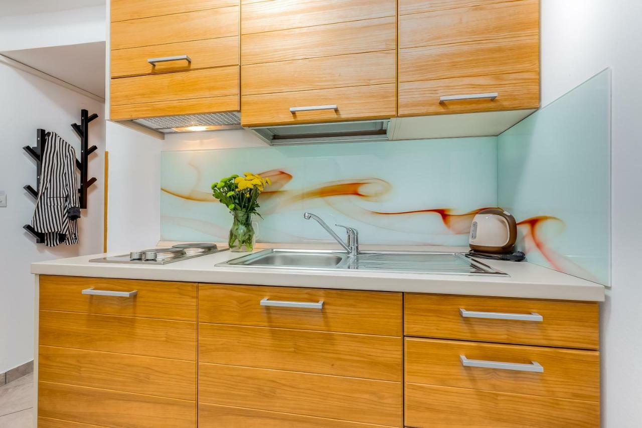 Main Street Apartma *